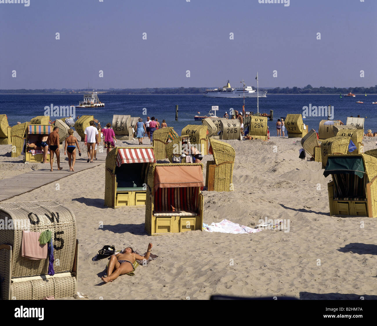 geography / travel, Germany, Schleswig-Holstein, Travemuende, beaches, beach chairs at Baltic Sea, 1980s, Stock Photo