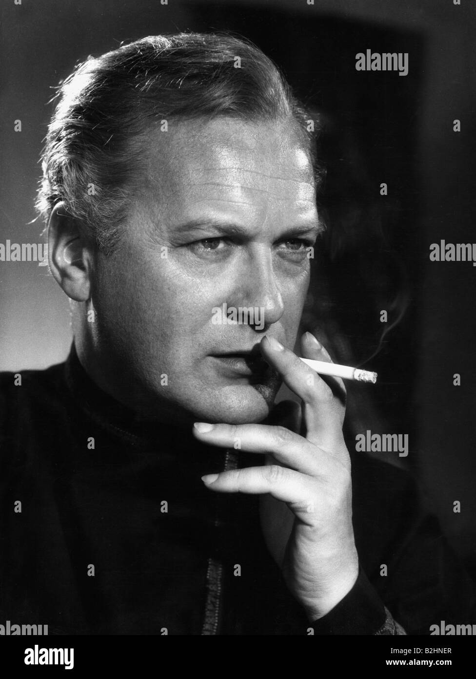 Juergens, Curd, 13.12.1915 - 18.6.1982, German actor, portrait, smoking cigarette, 1950s, Stock Photo