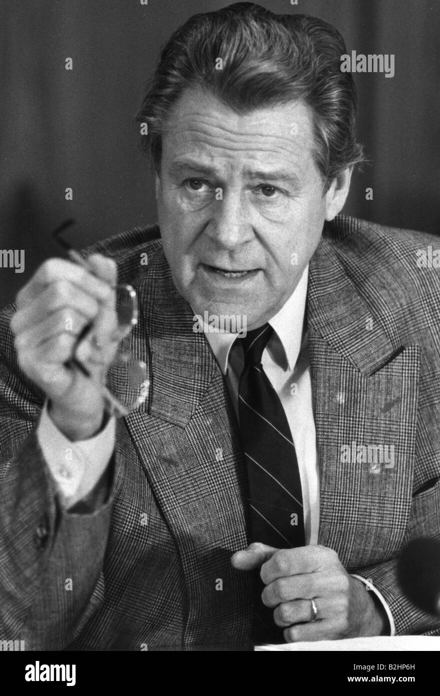 Franke, Heinrich, 26.1.1928 - 26.6.2004, German politician (CDU), President of the Federal Agency for Labour 1984 - 1993, half length, 1990, , Stock Photo