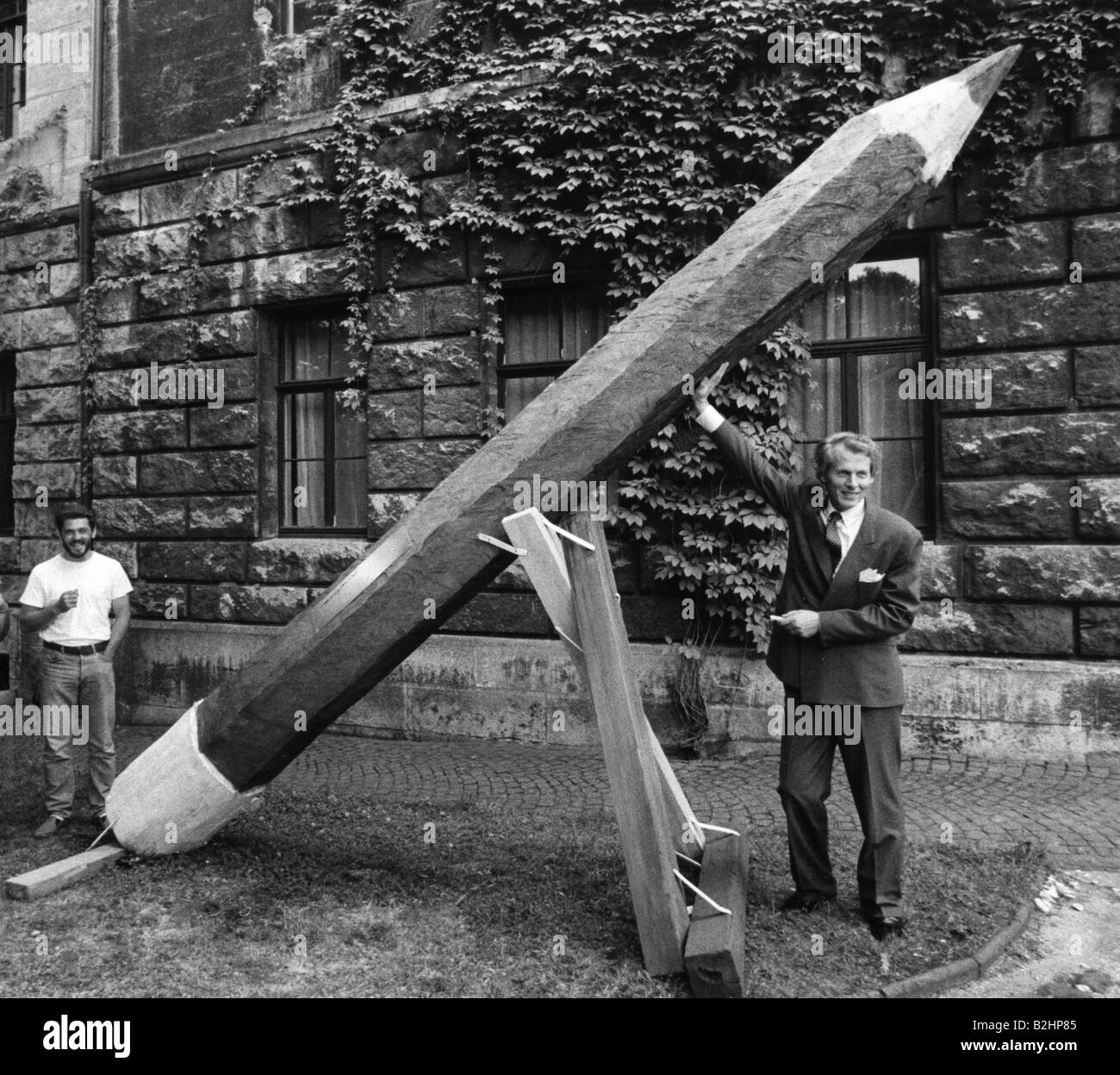 Faber Castell, Anton Graf, 7.6.1941 - 21.1.2016, German businessman, standing next to sculpture, in front of his castle, Stein, near Nuremberg, Germany, 1991, Stock Photo