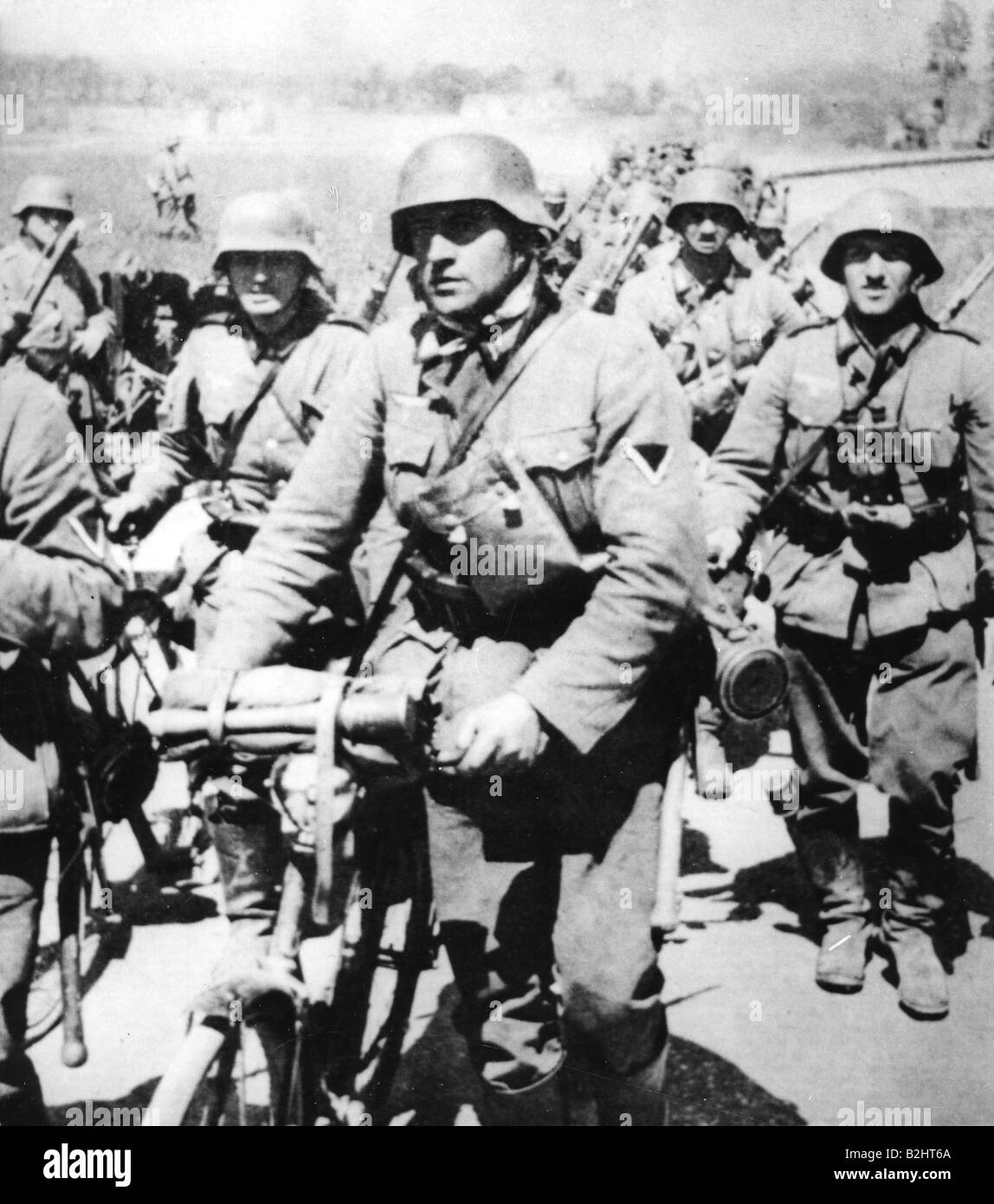 events, Second World War / WWII, France, soldiers of a German bicycle company on the march, May / June 1940, Stock Photo