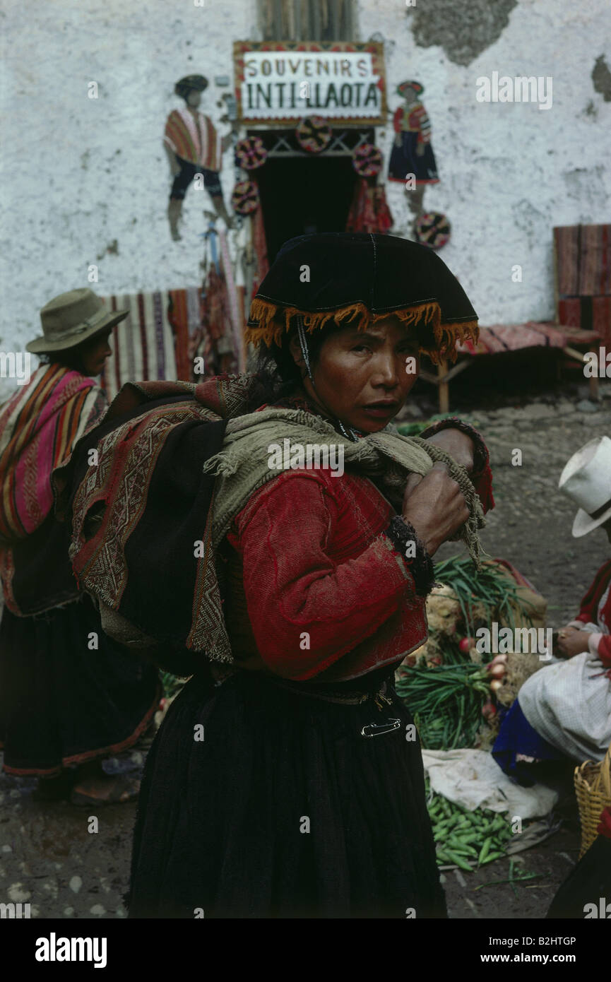 people, women, Peru, woman on a market, ethnic, ethnology, South America, native, indigenous, half length, SOAM, Stock Photo