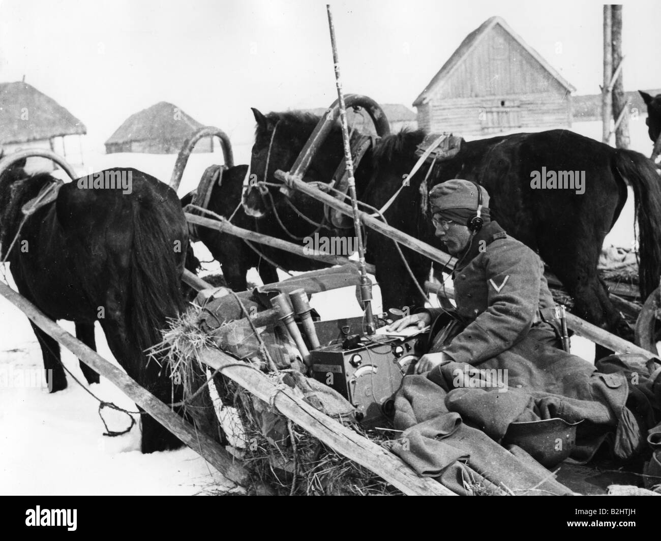 events, Second World War / WWII, Russia 1942 / 1943, German radio operator on a sleigh, winter 1941 / 1942, soldier, signals, Eastern Front, Soviet Union, USSR, 20th century, historic, historical, campaign, horses, village, equipment, Wehrmacht, people, 1940s, Stock Photo