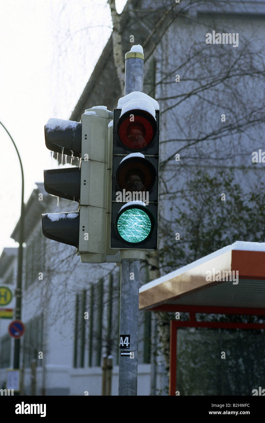 transport / transportation, car, street / road traffic, flow regulation, green traffic lights, light, Stock Photo