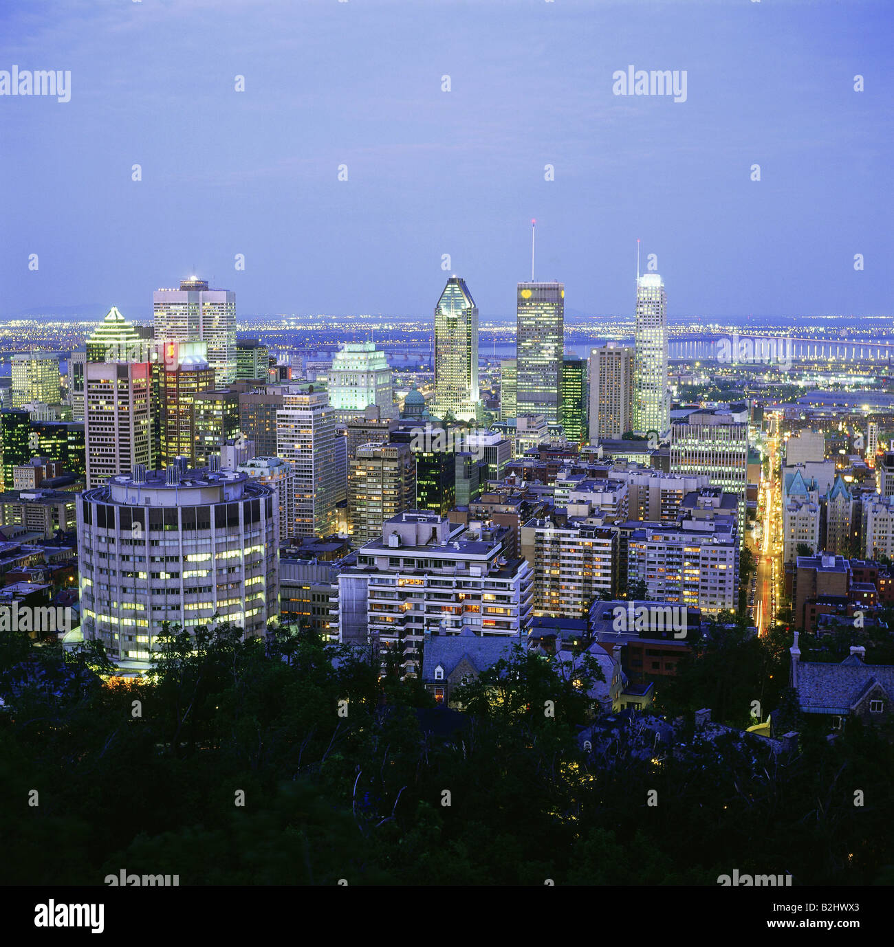 geography / travel, Canada, Quebec, Montreal, city view of Montreal from Mont Royal, night shot, mountain, Mount, Stock Photo