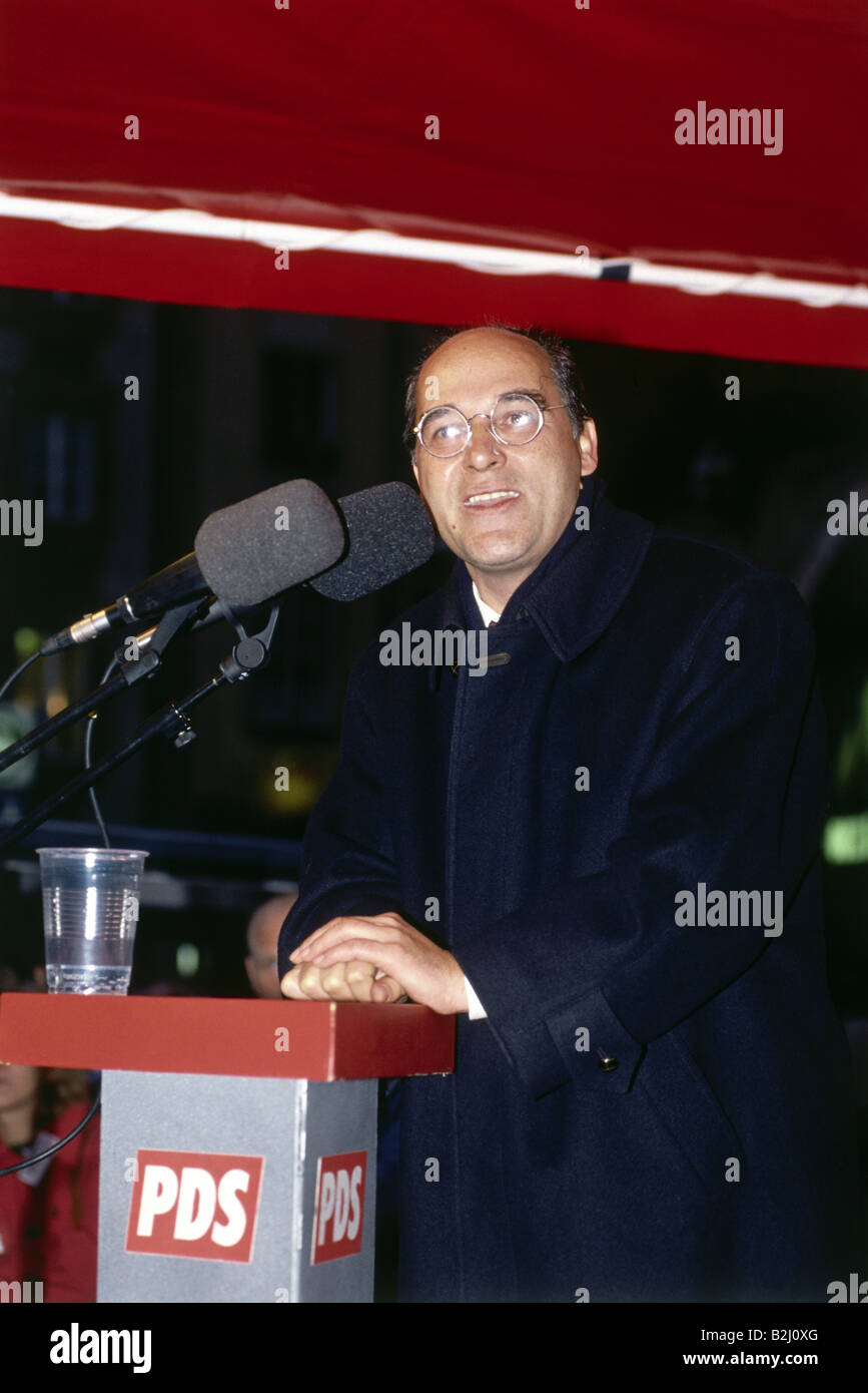 Gysi, Gregor  * 16.1.1948, German jurist and politician, chairman of the parliamentary group PDS 1990 - 2001, during election campaign for Bundestag, deliverering a speech, Munich, 1994, , Stock Photo