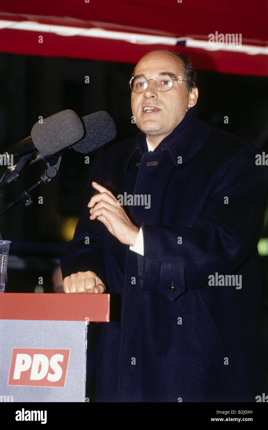 Gysi, Gregor  * 16.1.1948, German jurist and politician, chairman of the parliamentary group PDS 1990 - 2001, during election campaign for Bundestag, deliverering a speech, Munich, 1994, , Stock Photo