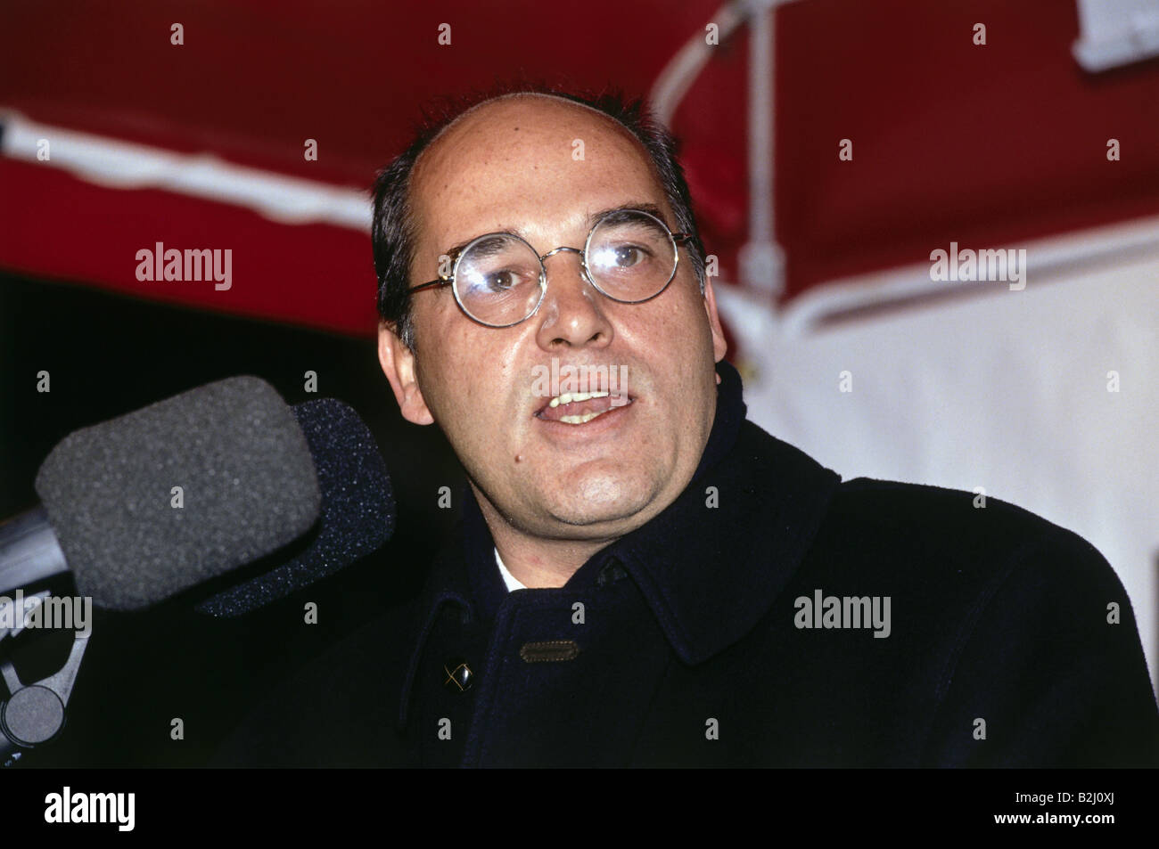 Gysi, Gregor  * 16.1.1948, German jurist and politician, chairman of the parliamentary group PDS 1990 - 2001, during election campaign for Bundestag, deliverering a speech, Munich, 1994, , Stock Photo