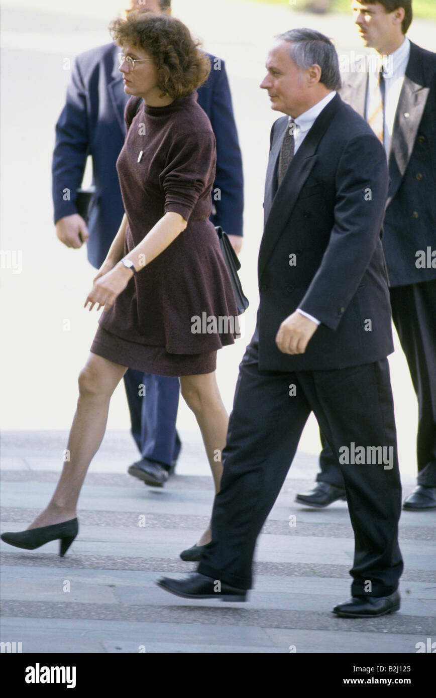 Lafontaine, Oskar, * 16.9.1943, German politician, Primeminister of Saarland 1985 - 1998, on the way to the 1st session of the Reunified Parliament, Berlin, 4.10.1998,  , Stock Photo
