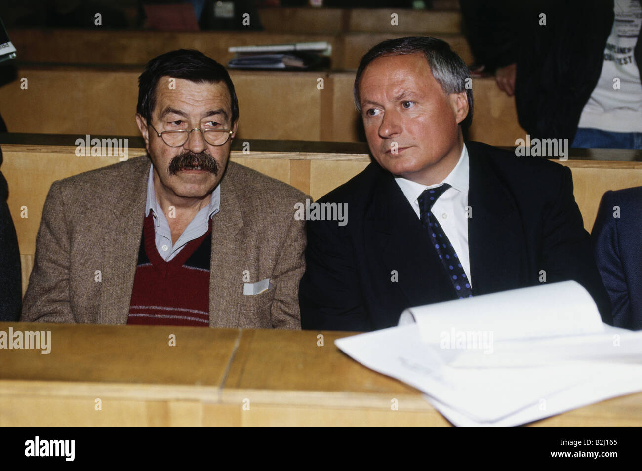 Lafontaine, Oskar, * 16.9.1943, German politician, Primeminister of Saarland 1985 - 1998, party congress of the Social Democrats, Leipzig, 26.2.1990, with Guenter Grass, Stock Photo