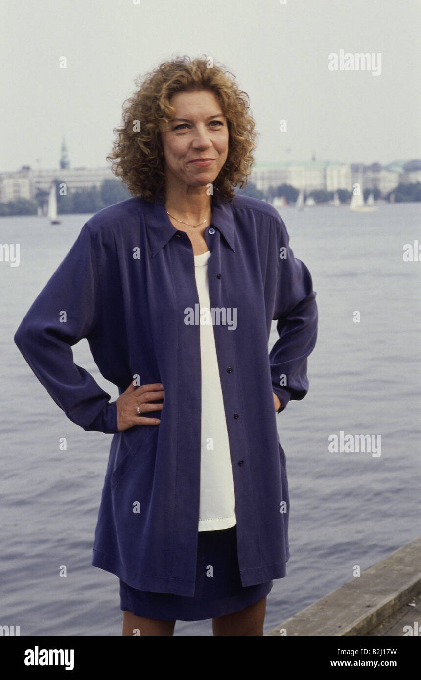 Hamann, Evelyn, 6.8.1942 - 28.10.2007, German actress, half length, photo call to the TV series "Adelheid und ihre Mörder", 1992, Stock Photo