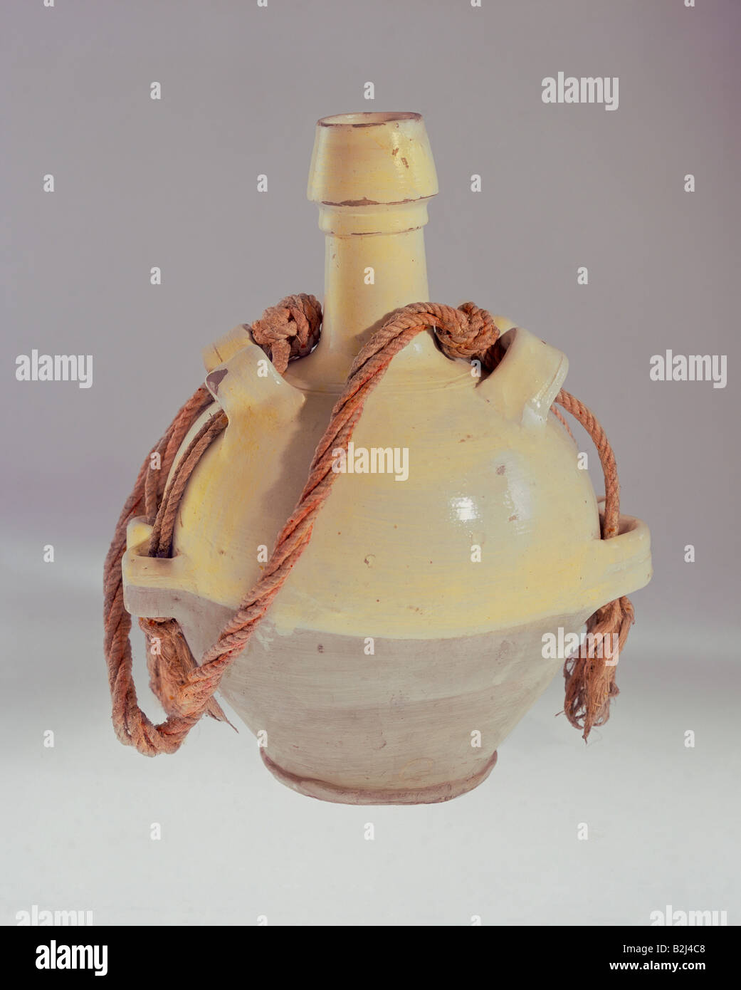 food and beverages, dinnerware / dishes, clay bottle for field workers, height 27.5 cm, Italy, circa 1930, Stock Photo