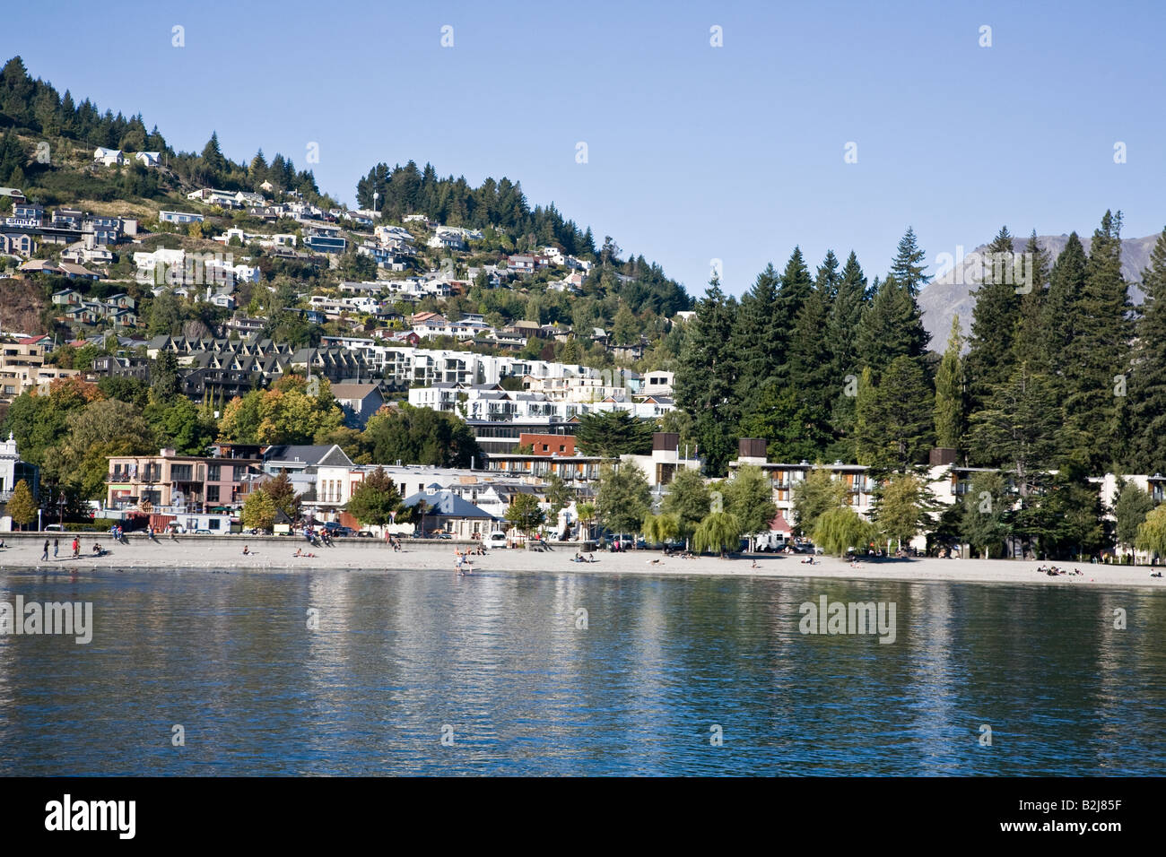 SHORE OF LAKE WAKATIPU QUEENSTOWN SOUTH ISLAND NEW ZEALAND Stock Photo ...