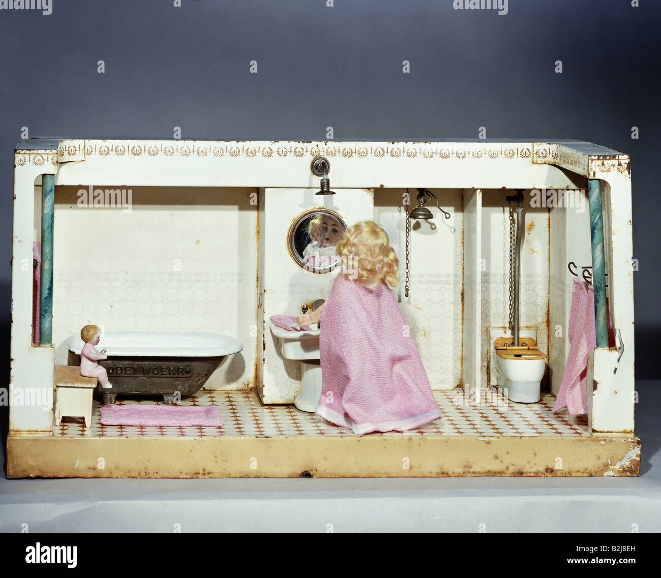 toys, dolls, dollhouse, bathroom, South Germany, circa 1900/1915, Stock Photo