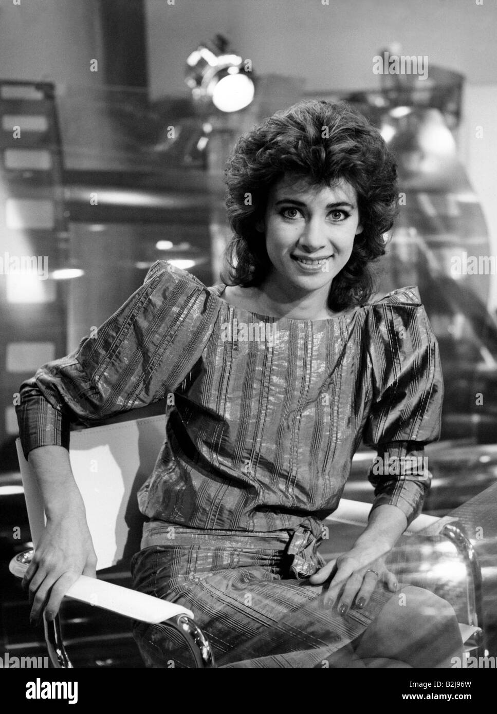 Sauer, Sabine, * 23.2.1956, German moderator, half length, in ZDF TV broadcasting 'Kinohitparade', 1984, Stock Photo