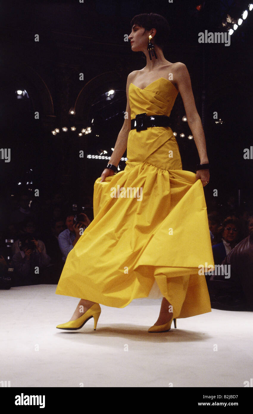 fashion, 1980s, mannequin, wearing yellow dress, half length, on catwalk,  Haute Couture, spring summer, by Christian Dior, Paris, 1986 Stock Photo -  Alamy