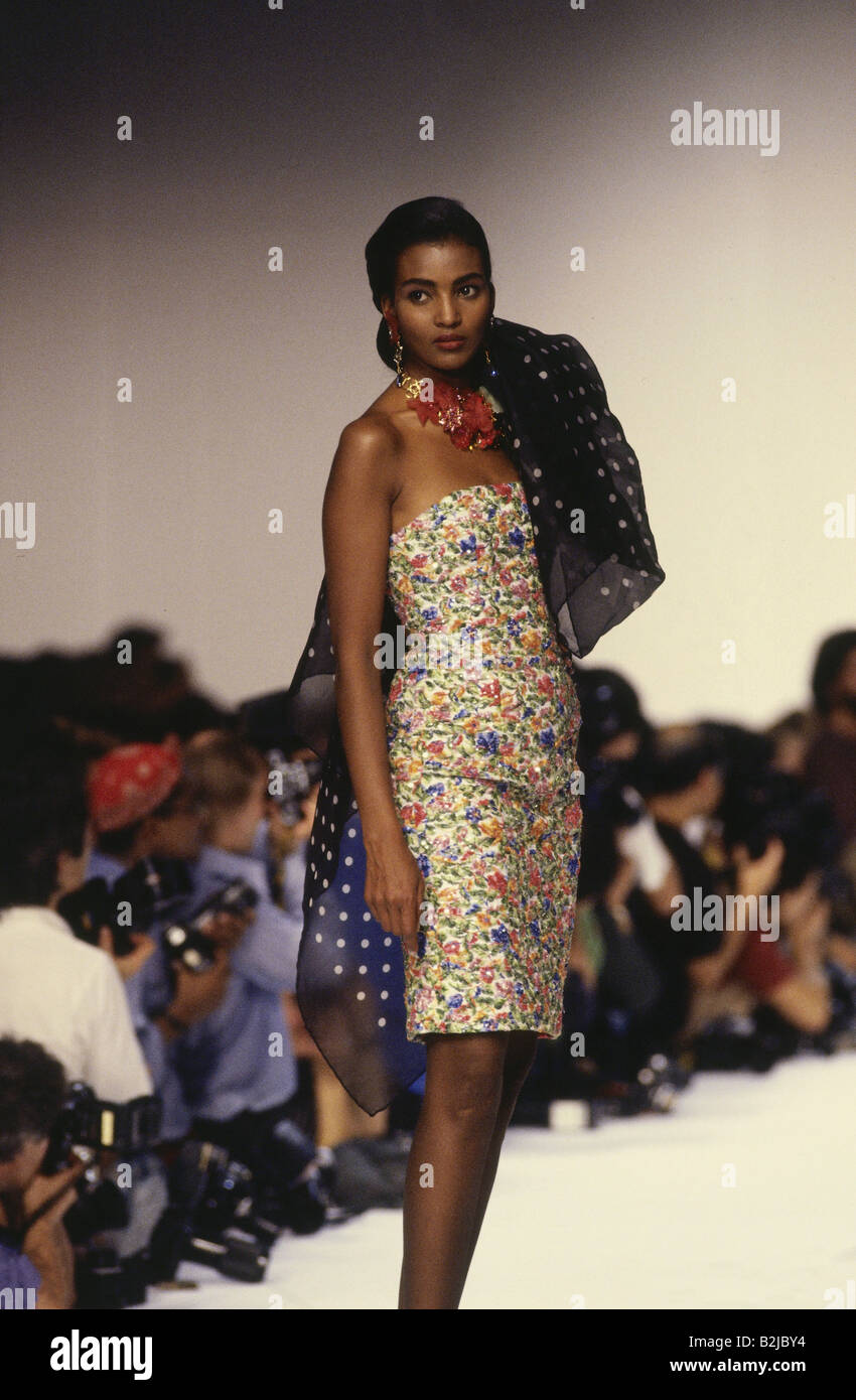 fashion, 1990s, mannequin, wearing skirt and corsage, half length, catwalk, Haute Couture, spring summer, by Christian Dior, Paris, 1990, Stock Photo