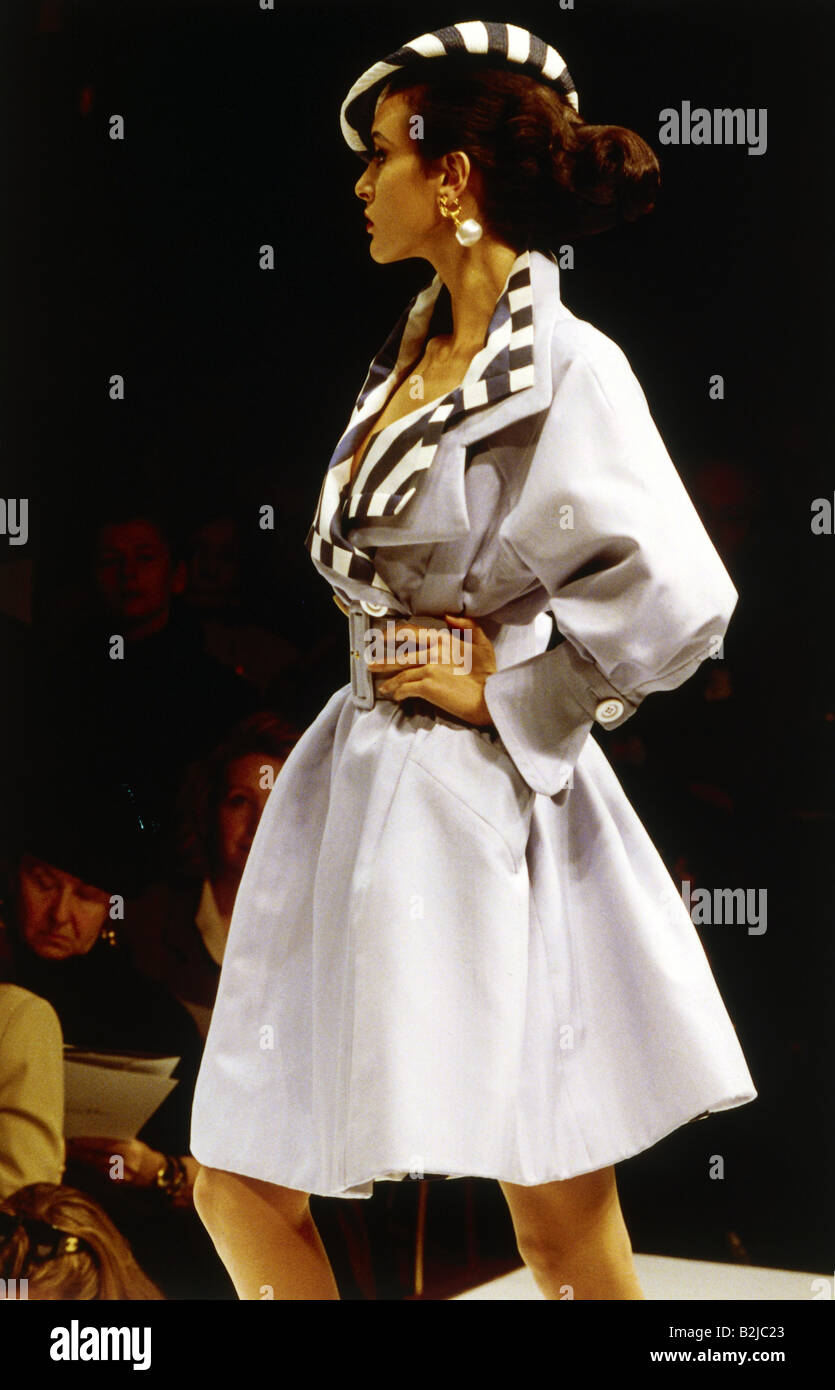 1992 Christian Dior, Spring-Summer Couture  1990s fashion trends,  Christian dior designer, Christian dior