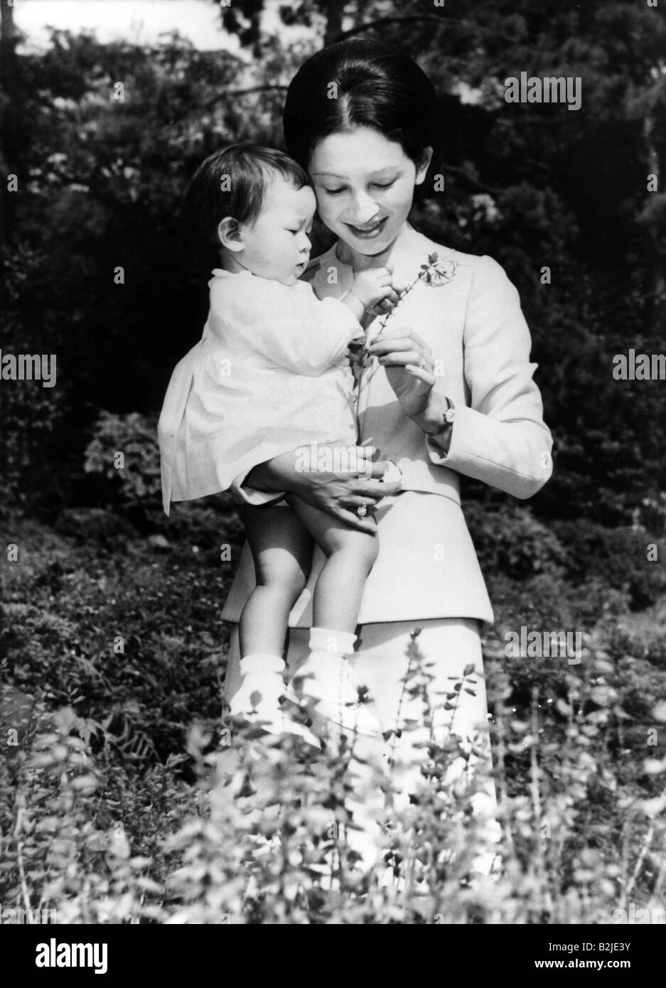 Michiko, * 20.10.1934, Empress of Japan since 1989, half length, with her daughter princess Sayako, 1970, Stock Photo