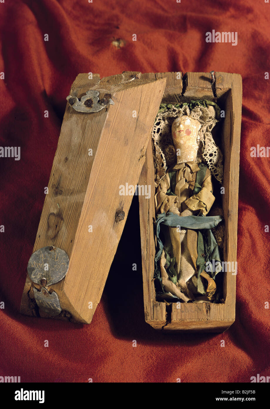 Coffin 18th century hi-res stock photography and images - Alamy