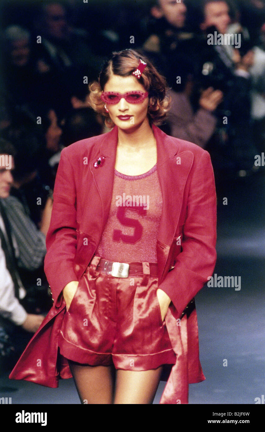 Christensen, Helena, * 25.12.1968, Danish model, half length, on catwalk, during fashion show of Rykiel, pret-a-porter, Summer collection 1995, Paris, October 1994, Stock Photo