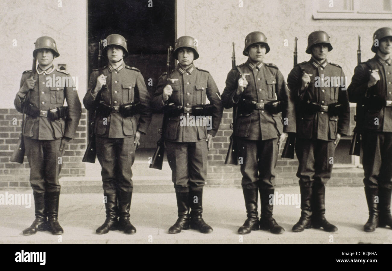 Nazism/National Socialism, military, Army, infantry, section of 6th Machine Gun Batallion ready for guard duty, Coburg, 20.4.1937, Stock Photo