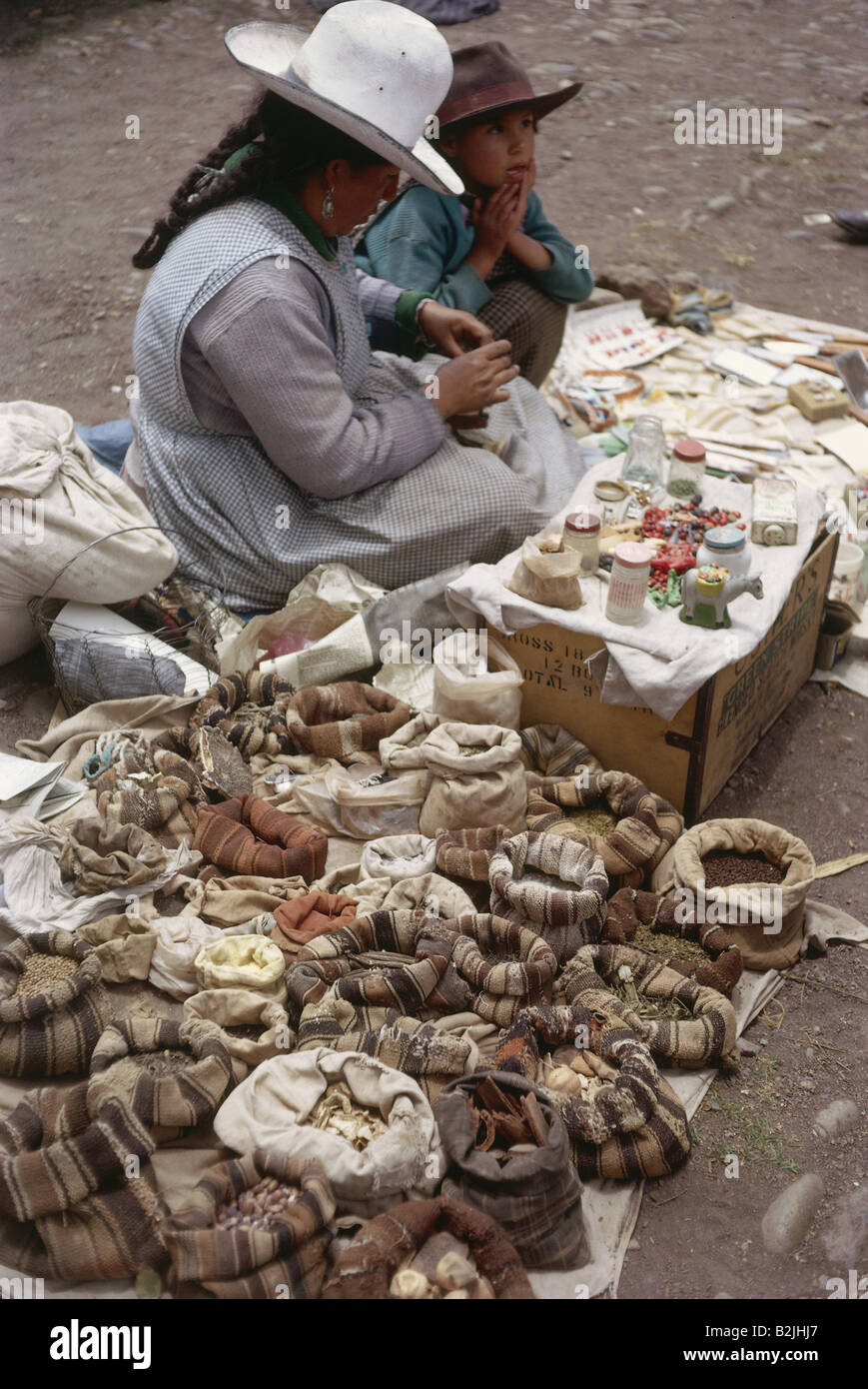 geography / travel, Peru, trade, women with spices on the market of Pisac, 1964, Stock Photo