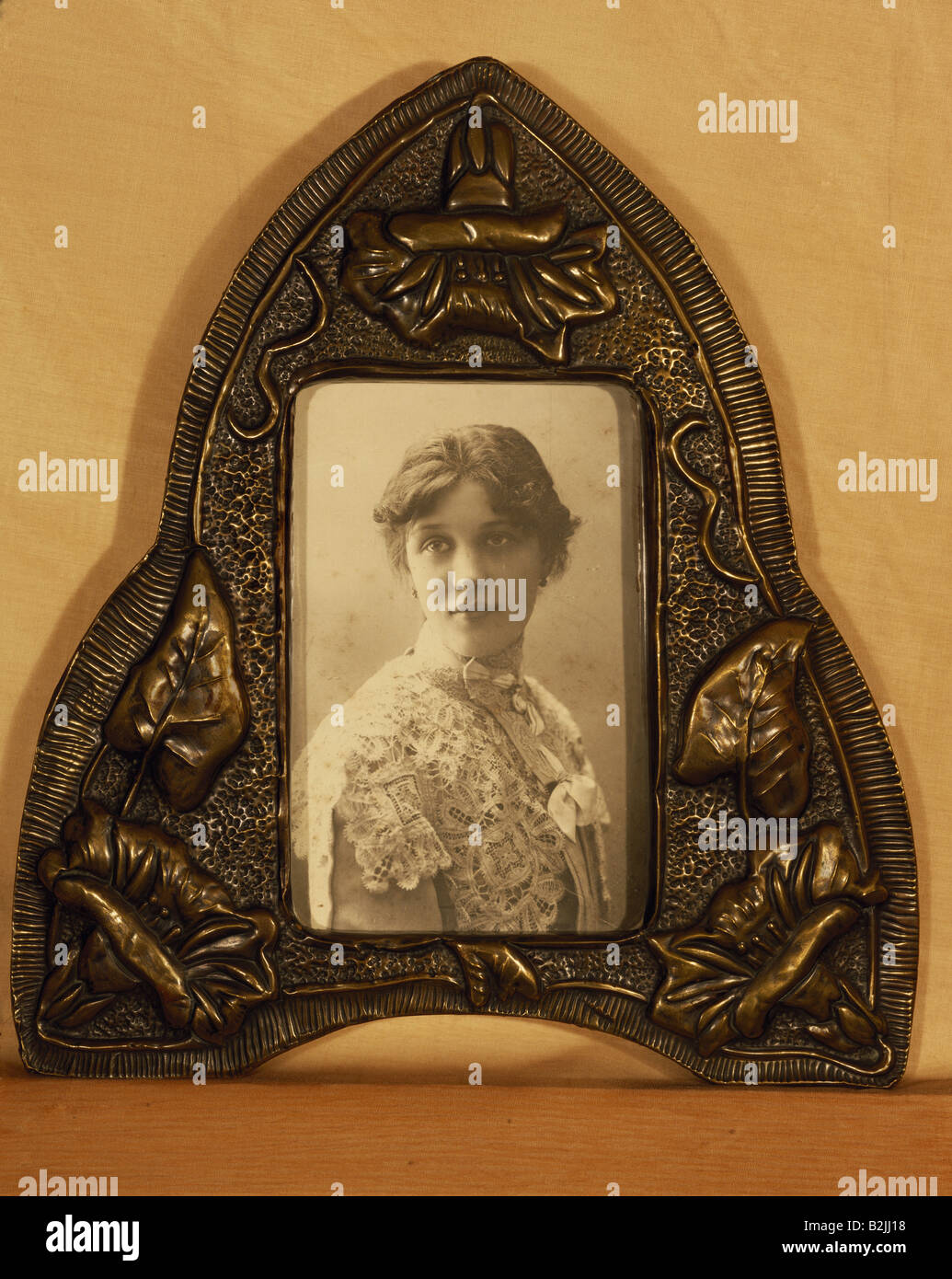 people, women, 1900 - 1930, portrait of a girl, frame, brass, 25 cm x 21 cm, Lehmann collection, Esens, Germany, circa 1910, historic, historical, photography, woman, sitting, dress, 20th century, art nouveau, 1910s, female, Stock Photo