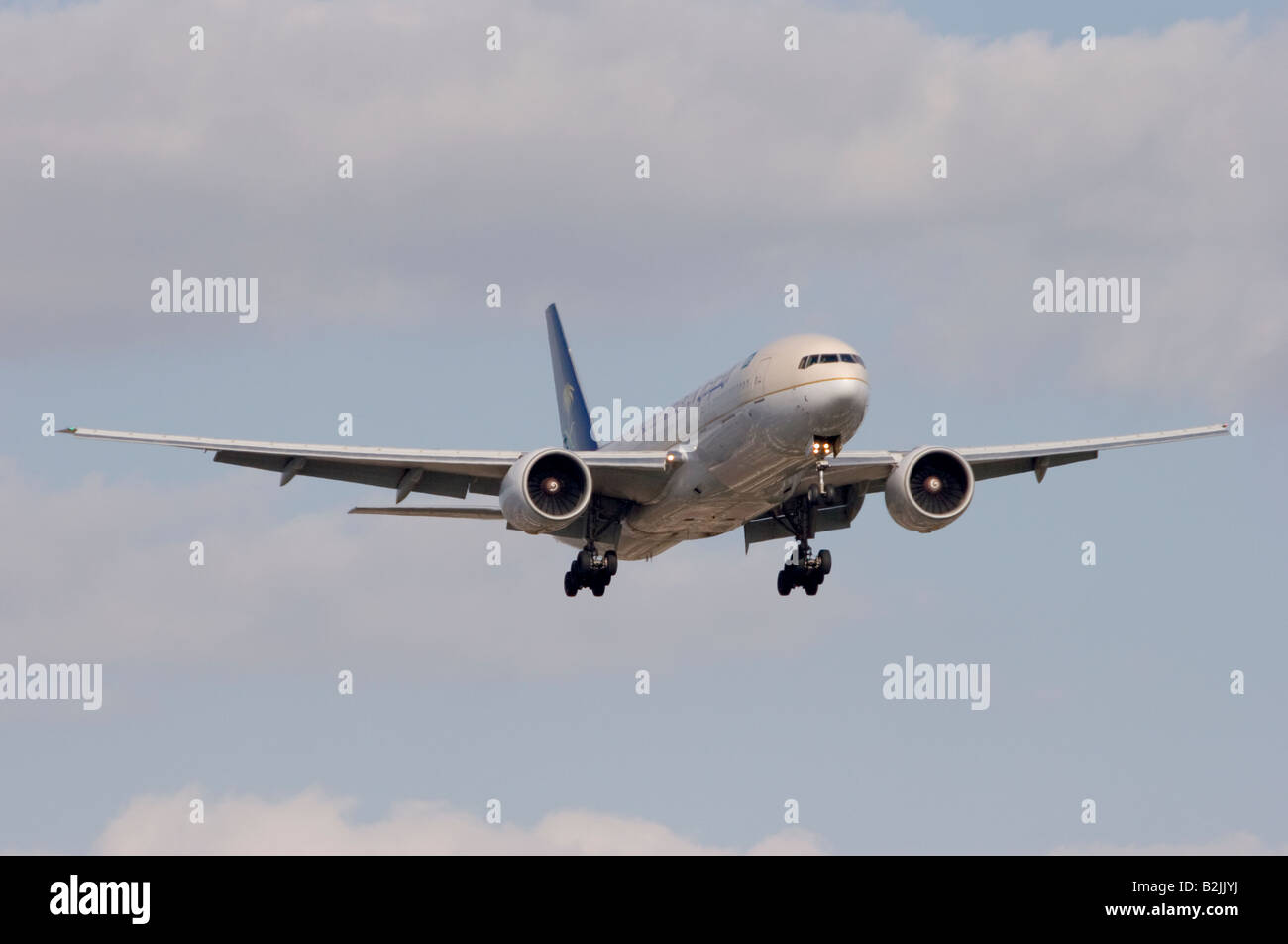 Saudi Arabian Airlines Boeing 777-268ER landing at London Heathrow Stock Photo