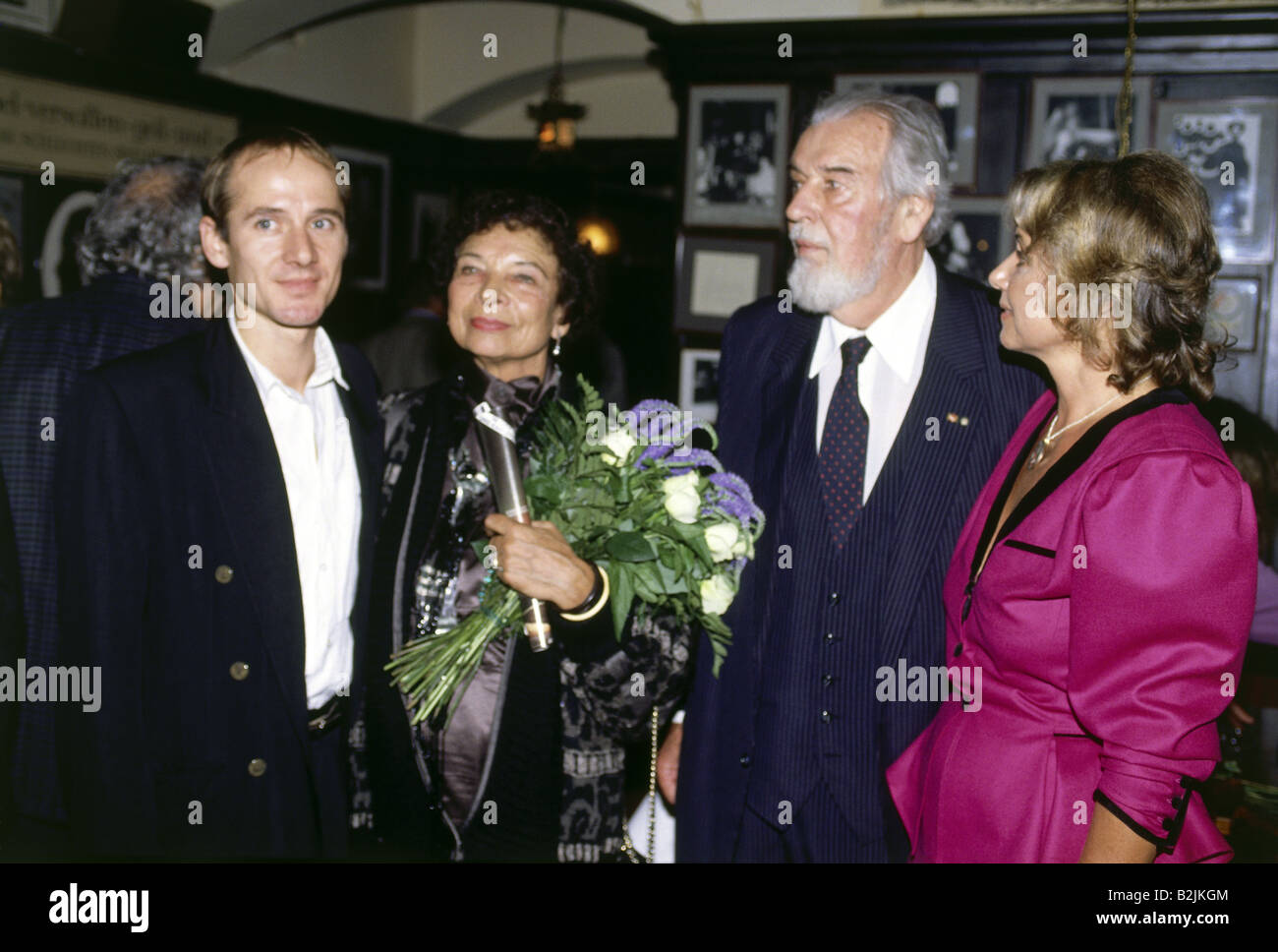 Mühe, Ulrich, 20.6.1953 - 22.7.2007, German actor, half length, with Agnes Fink, Bernhard Wicki and Elisabeth Endriss, 1980s, Stock Photo
