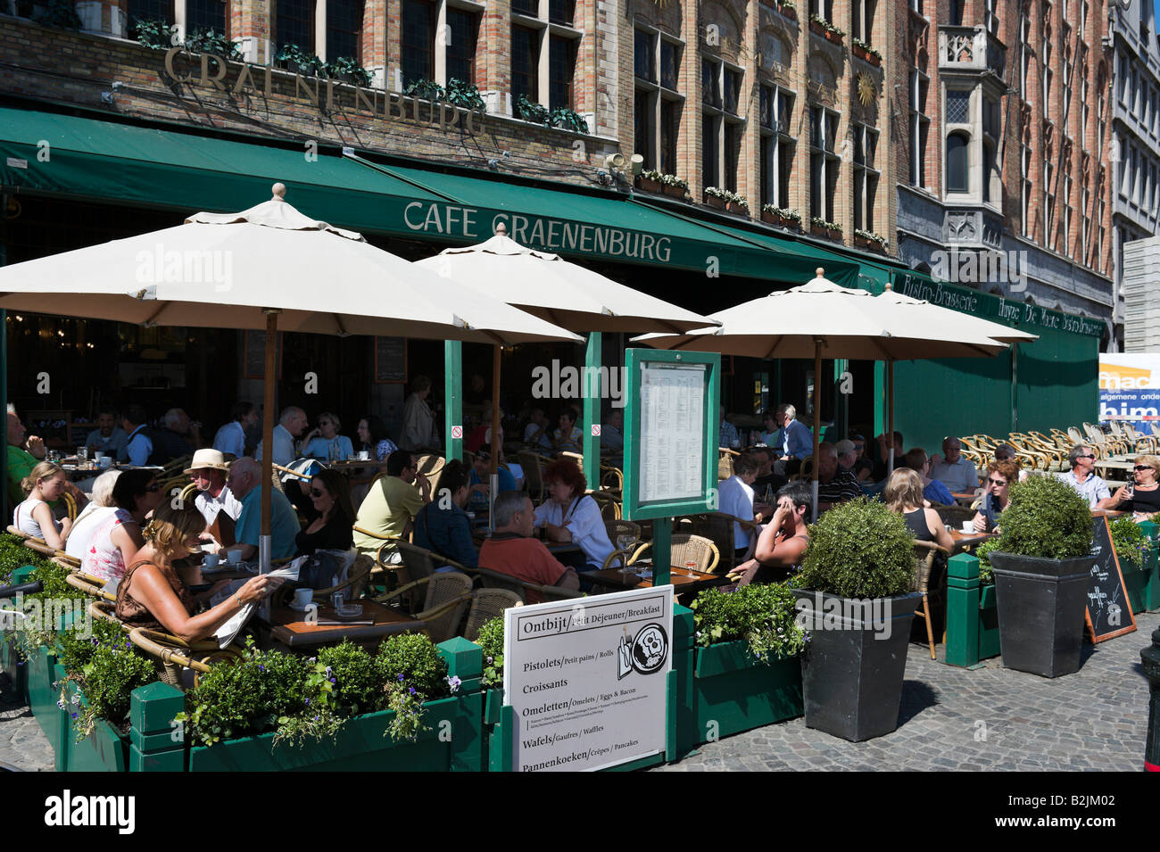 Cafe in the Grote Markt (Main Square) in the centre of the old town, Bruges, Belgium Stock Photo