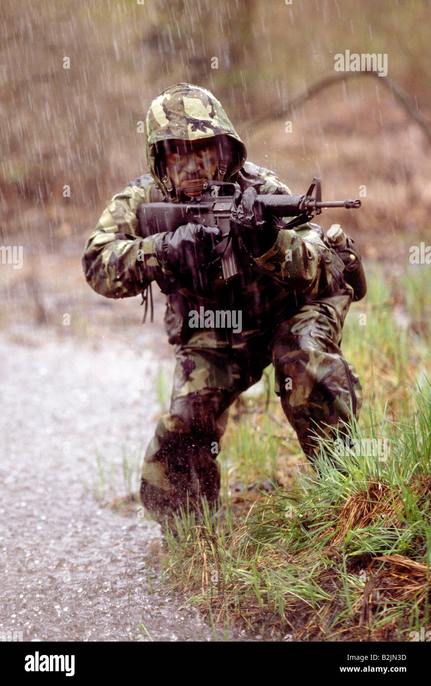 US Army soldier on maneuvers in the field Stock Photo - Alamy