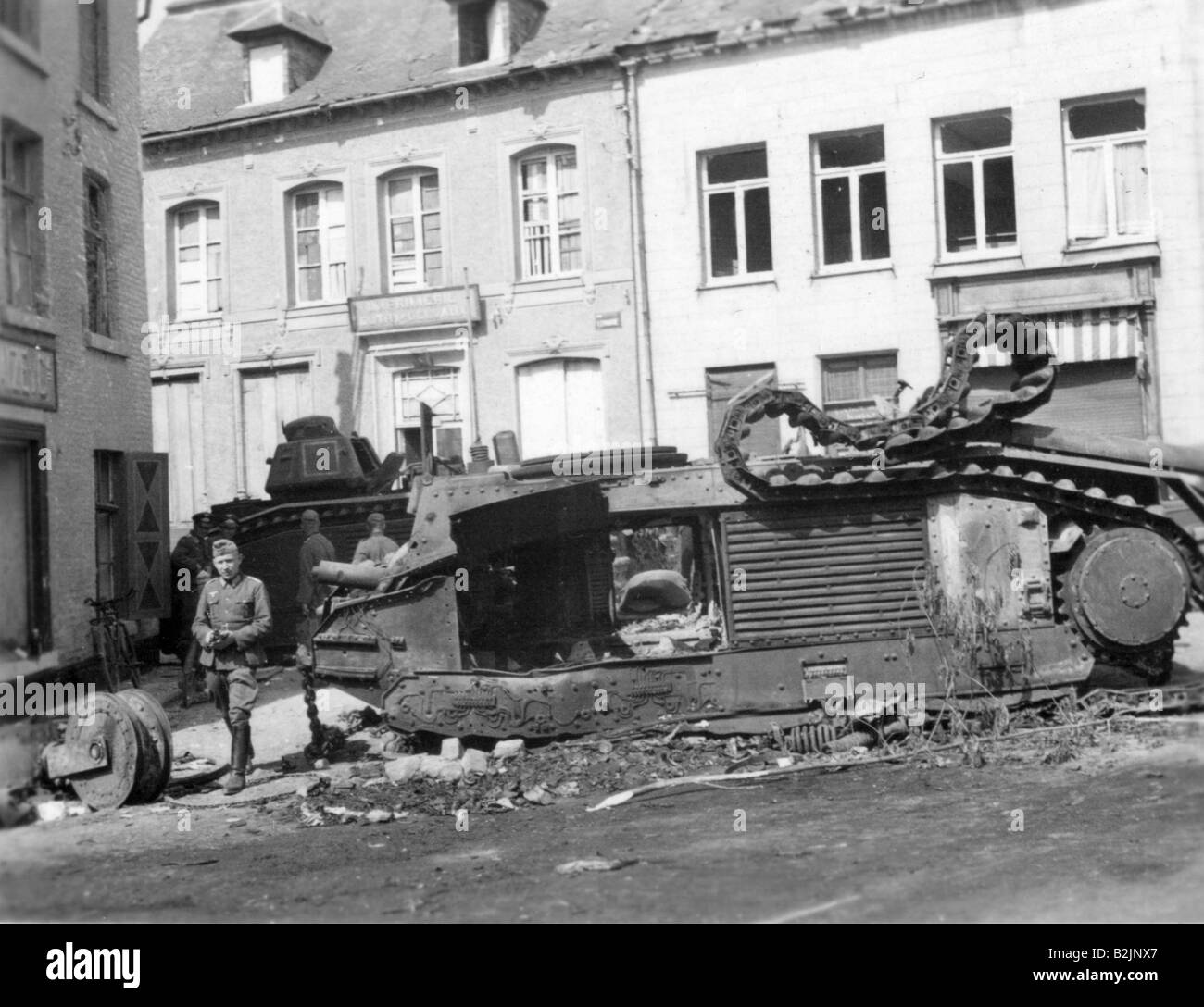 events, Second World War / WWII, Belgium, destroyed French tank Char B1, Beaumont, Summer 1940, German soldier, occupation, 20th century, historic, historical, B1, B-1, tanks, armoured fighting vehicle, vehicles, Battle of France, people, 1940s, Stock Photo