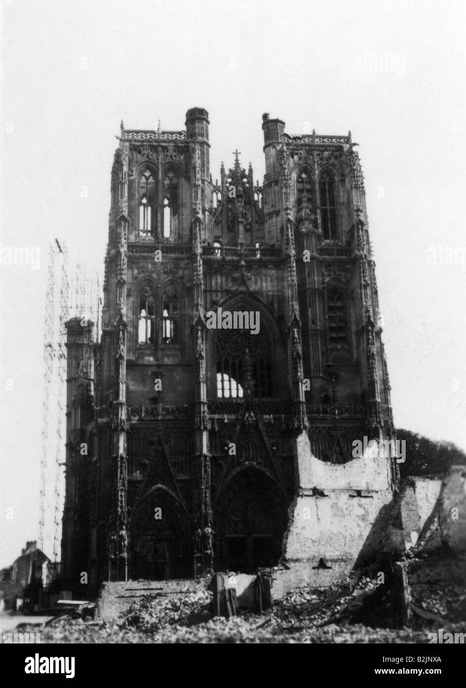 events, Second World War / WWII, France, destroyed Saint-Vulfran church, Abbeville, summer 1940, Stock Photo
