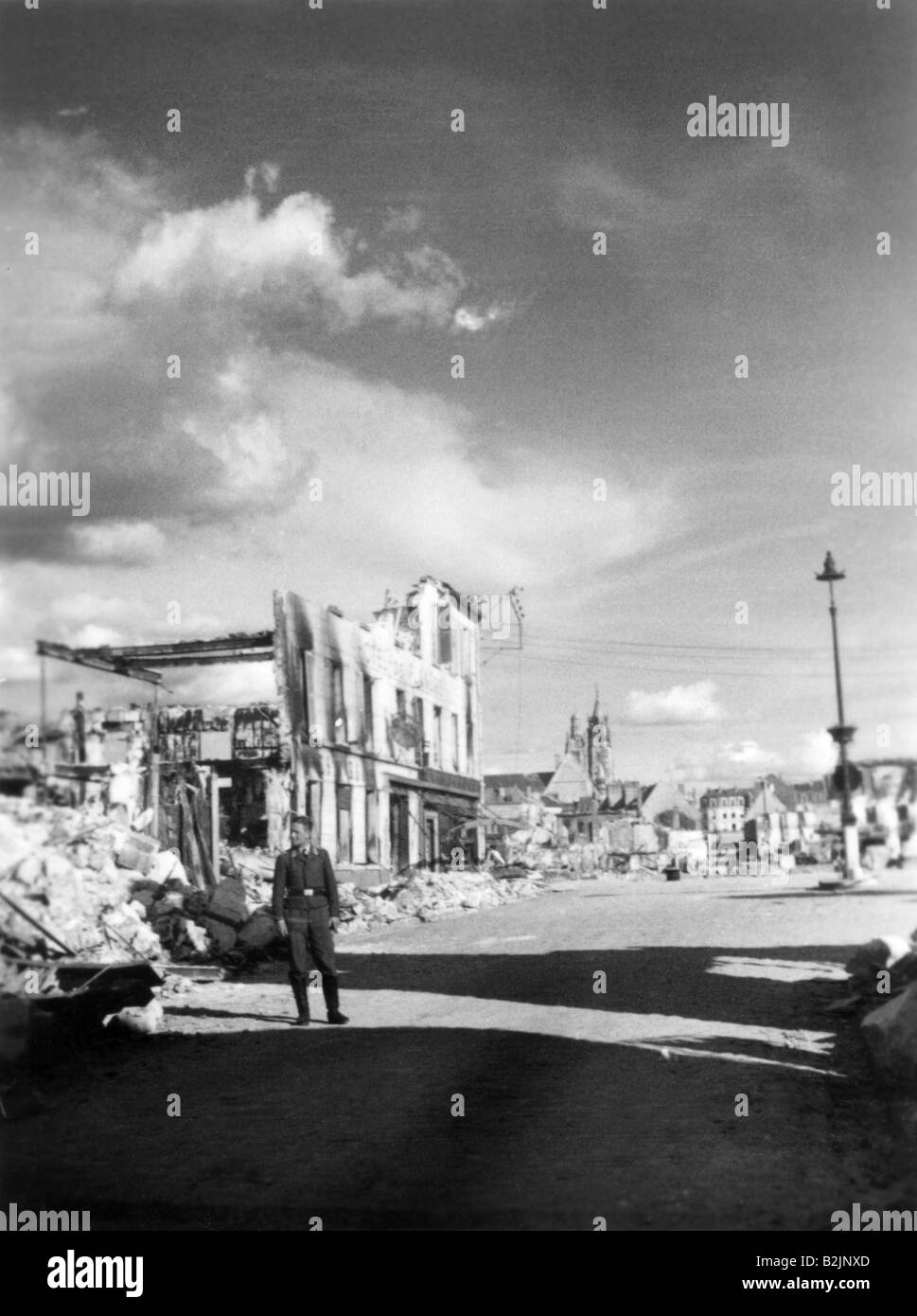 events, Second World War / WWII, France, Compiegne, square with ruins, summer 1940, Stock Photo