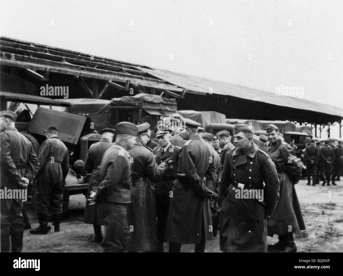 events, Second World War / WWII, France, German Luftwaffe officers and soldiers, sugar factory, Noyelles, 6.10.1940, Stock Photo