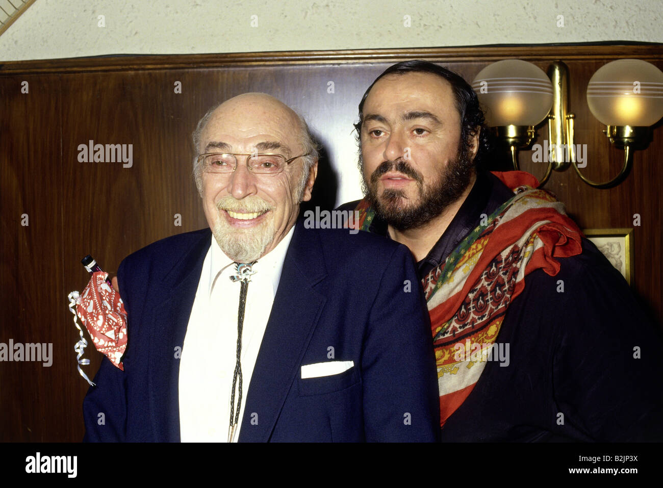 Pavarotti, Luciano, 12.10.1935 - 6.9.2007, Italian musician / artist, singer, (tenor), half length, with conductor Emerson Buckley, during visit in Munich, July 1986, Stock Photo