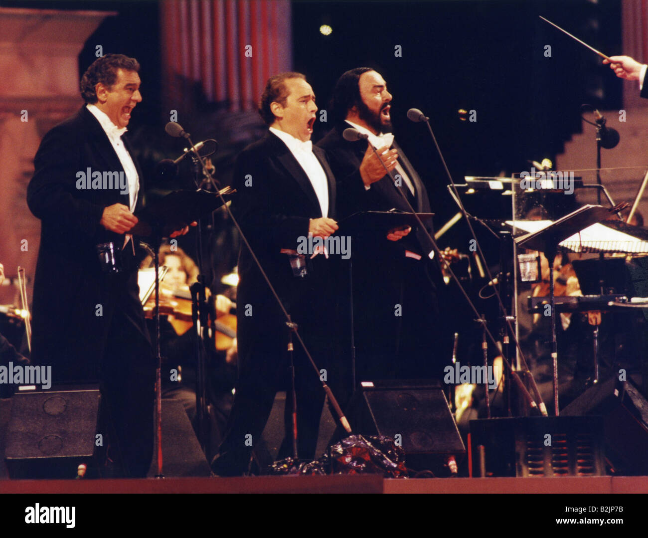 Pavarotti, Luciano, 12.10.1935 - 6.9.2007, Italian musician / artist, singer, (tenor), full length, with Placido Domingo, Jose Carreras, stage appearance, The Three Tenors, Olympiastadion, (Olympic Stadium), Munich, 6.8.1996, Stock Photo