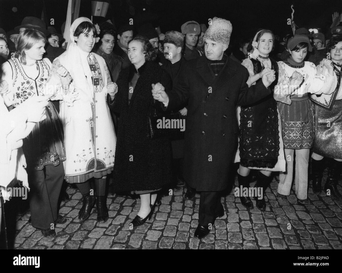 Ceausescu, Nicolae, 26.1.1918 - 25.12.1989, Romanian politician (PCR), President 22.3.1965 - 22.12.1989, with wife Elena and youth in national costume, circa 1970, , Stock Photo