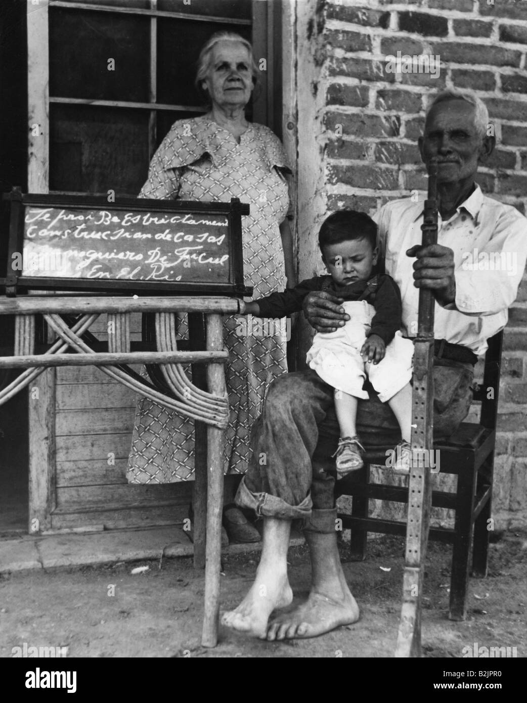 geography / travel, Mexico, people, family, German settlers with the war declaration of the Yaqui Indians, Yaqui valley, smoking cigars at puberty ceremony, 1950s, Stock Photo
