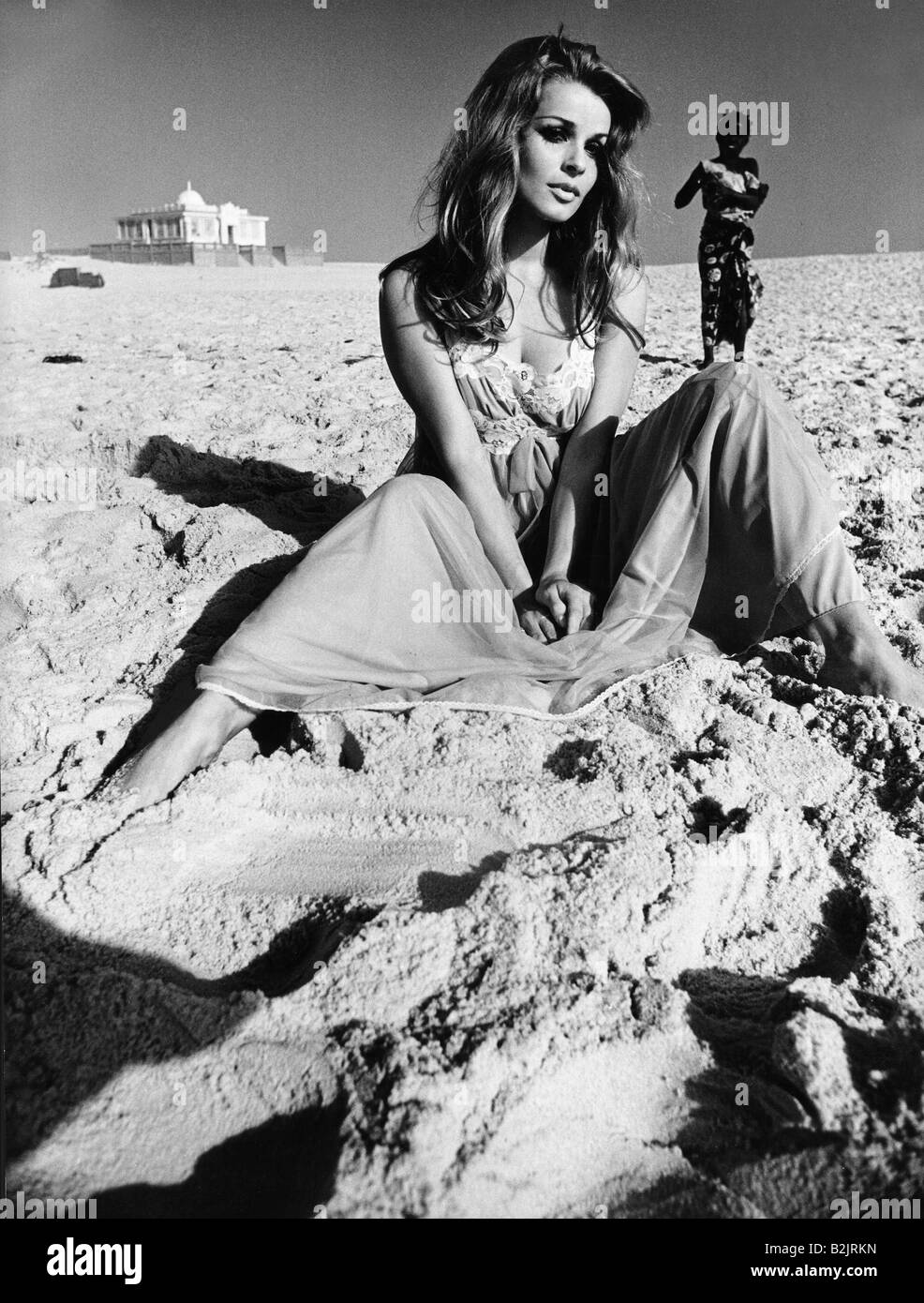 Beger, Senta, * 13.5.1941, Austrian actress, full length, fashion series for Constanze, Morocco, 1968 / 1969, photographer: Rico Puhlmann, Stock Photo