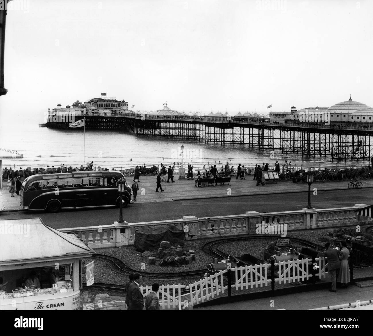 geography / travel, Great Britain, cities, Brighton, street scenes, walkers, in the background Palace Pier, 1960s, Stock Photo
