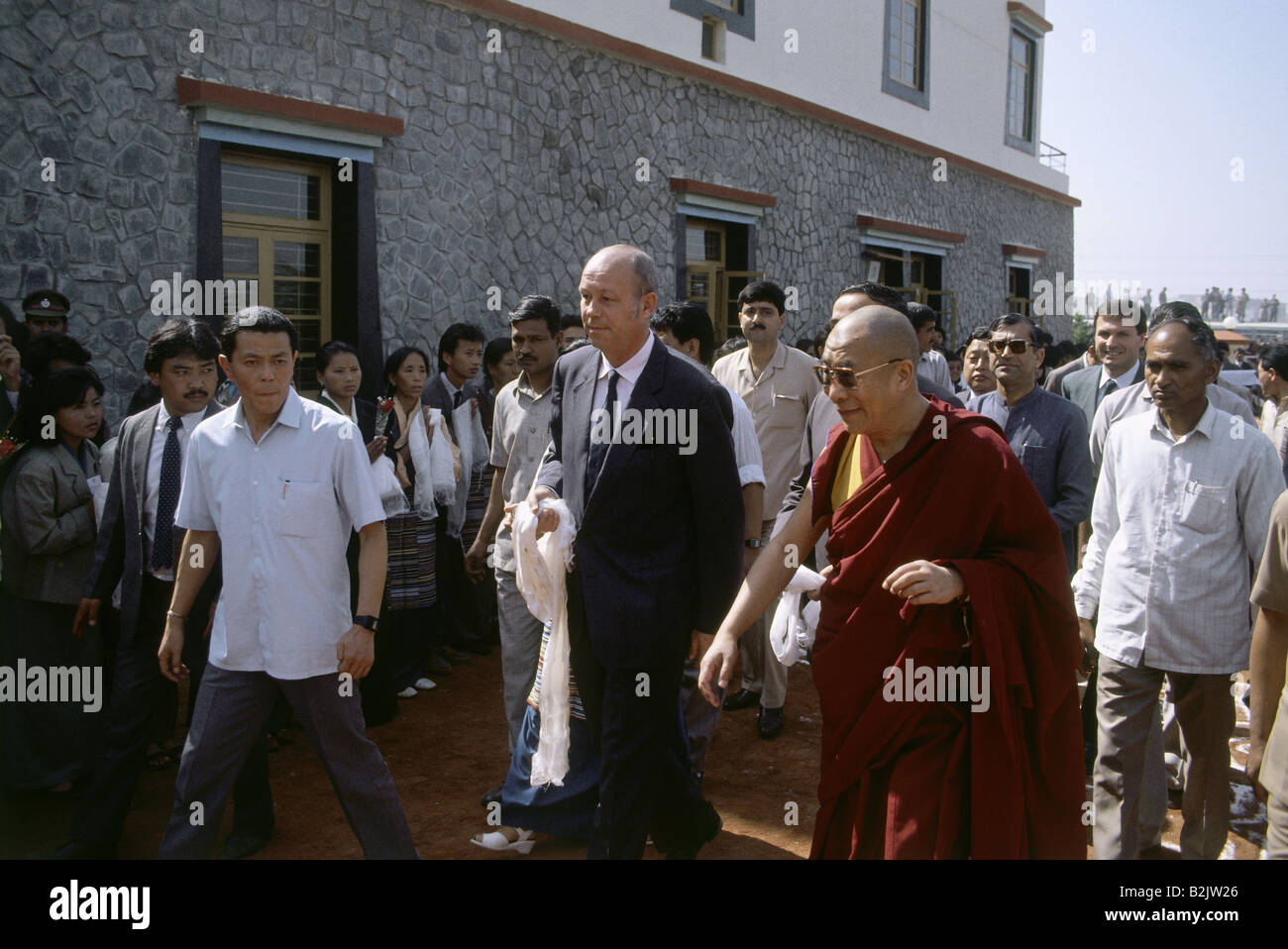 Dalai Lama 14th (Tenzin Gyatso), * 6.7.1935, Tibetan lama and politician, half length, with Helmut Kutin, SOS Children`s Villages, New Delhi, India, March 1991, Stock Photo