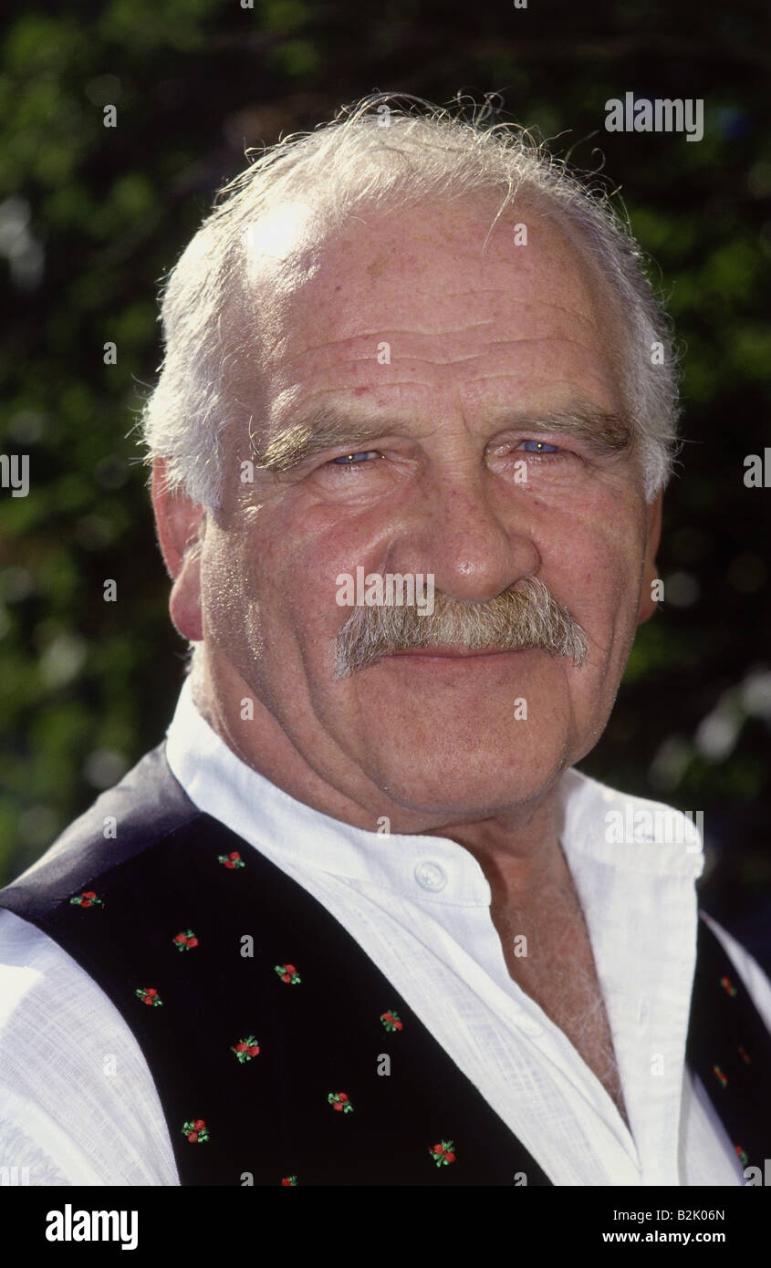 Steiner, Peter, 6.9.1927 - 22.12.2008, German actor, portrait, PR photo for TV series "Stanglwirt", Munich, 18.5.1993, Stock Photo