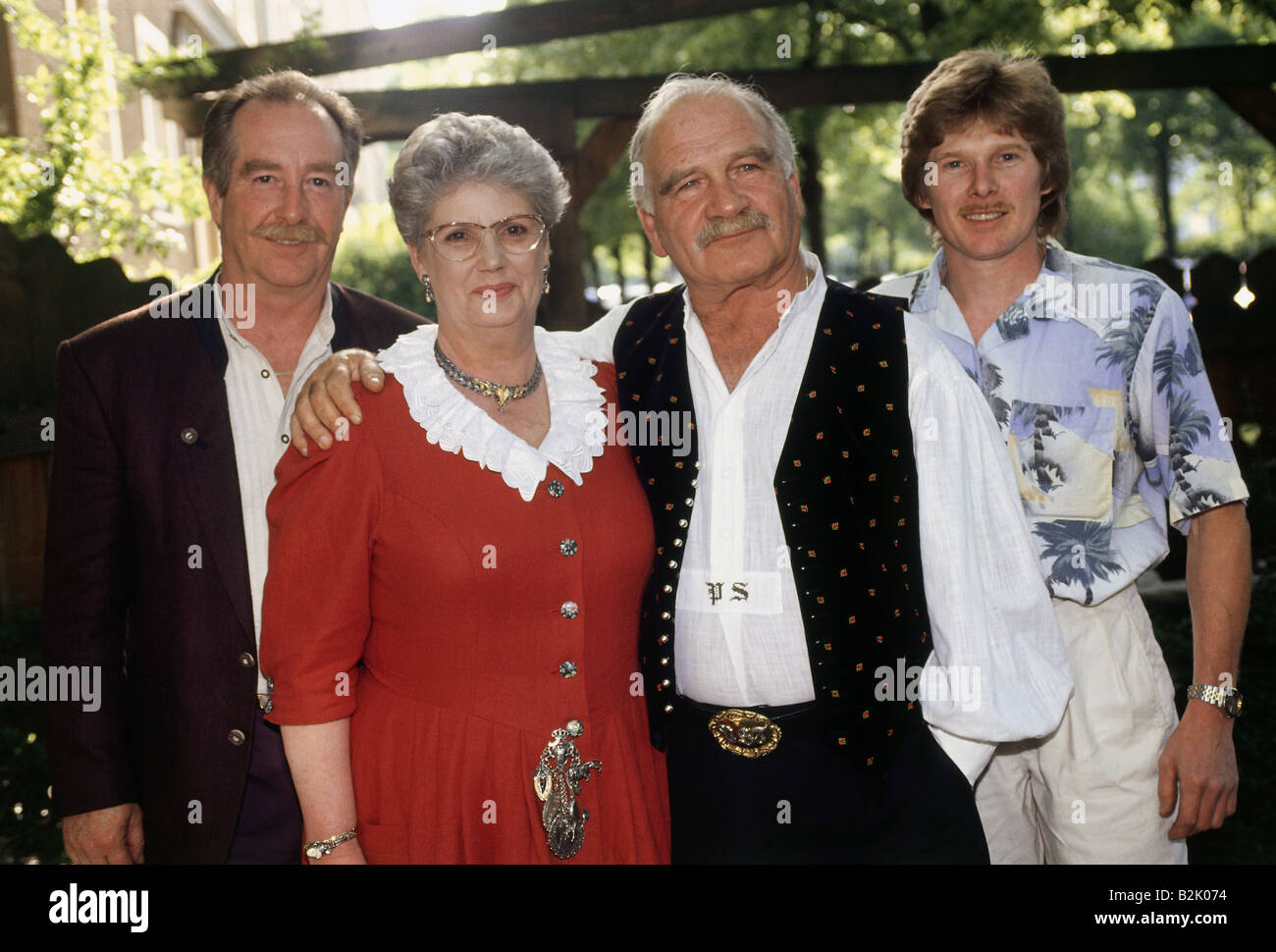 Steiner, Peter, 6.9.1927 - 22.12.2008, German actor, half length, with Erna  Wassmer, Egon Biscan, Rudi Decker, PR photo for TV series "Stanglwirt",  Munich, 18.5.1993 Stock Photo - Alamy