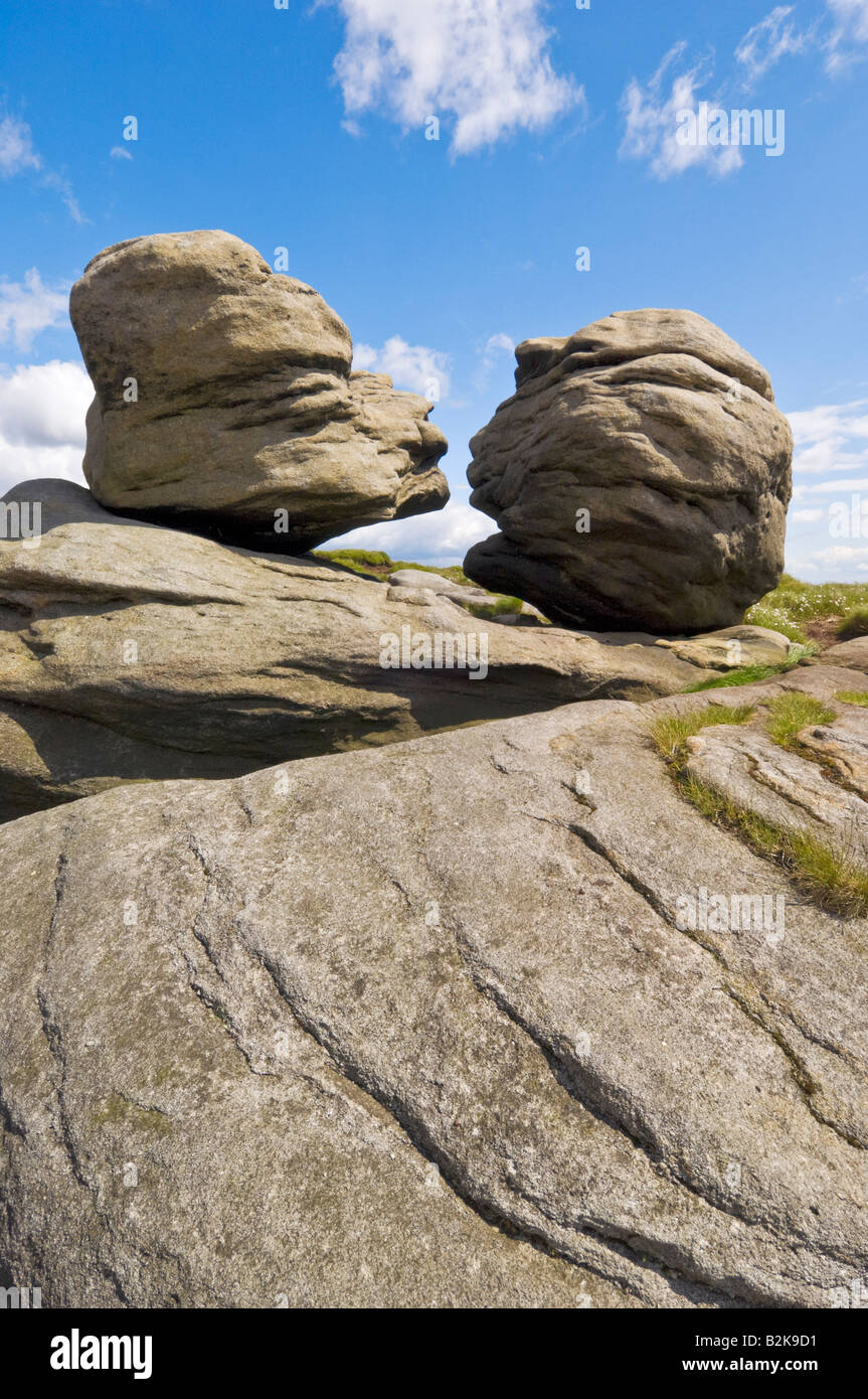 Wain stones known as the Kissing stones Bleaklow Dark Peak Peak district national park Derbyshire England UK GB EU Europe Stock Photo