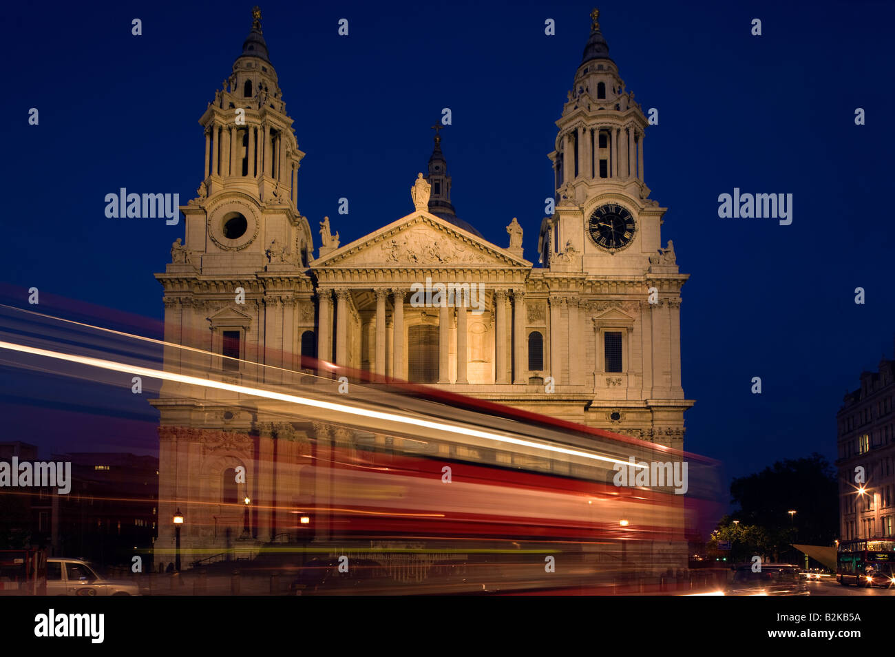 WEST FRONT SAINT PAULS CATHEDRAL LUDGATE HILL LONDON ENGLAND UK Stock Photo