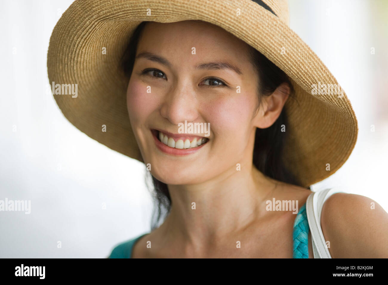 Portrait of a young woman smiling Stock Photo - Alamy