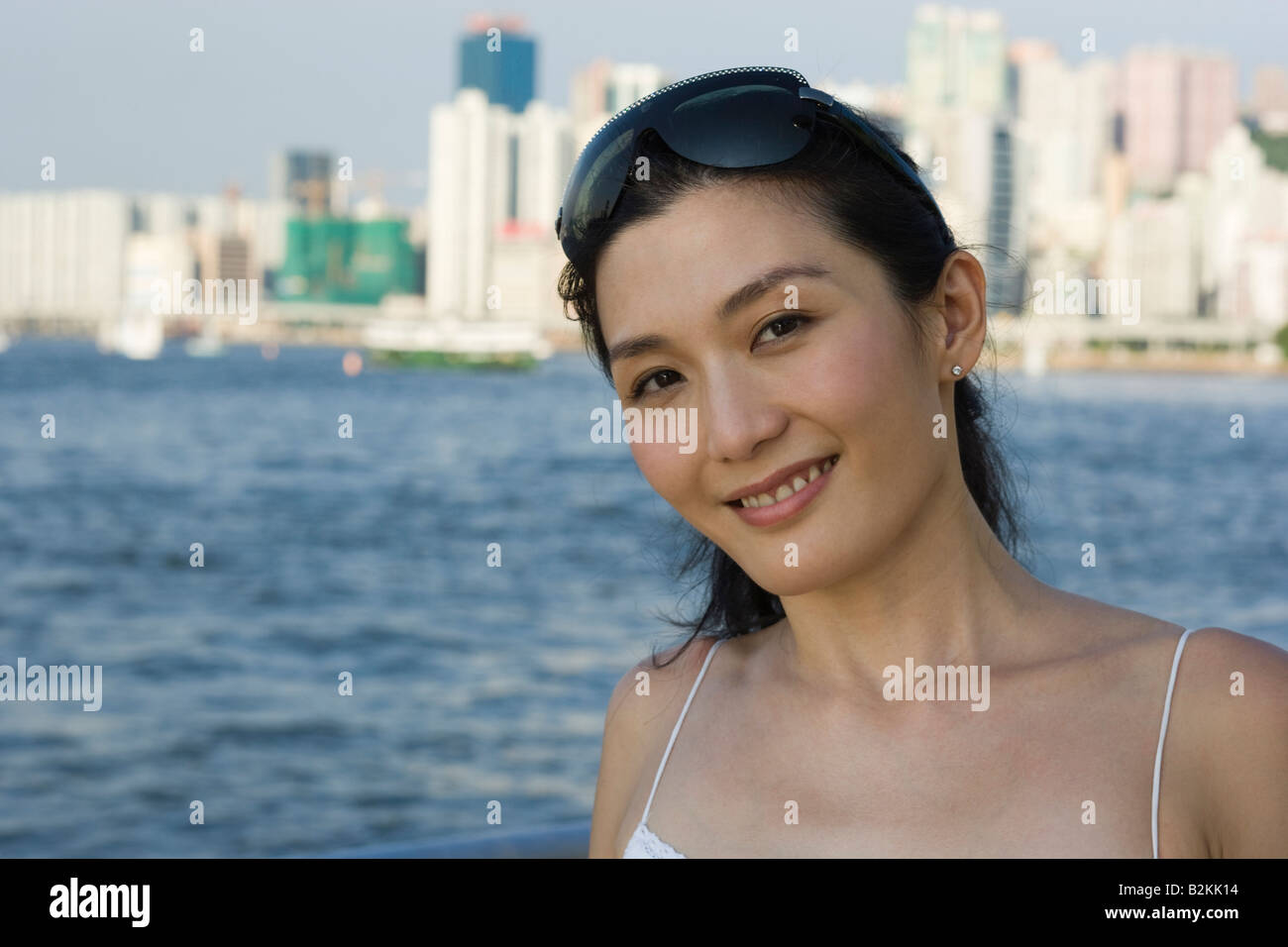 Portrait of a young woman smiling Stock Photo - Alamy