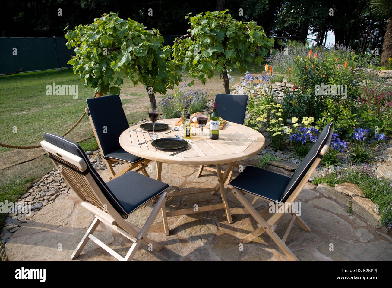RHS Flower Show at Tatton Park 2008 - outdoor seating area Stock Photo